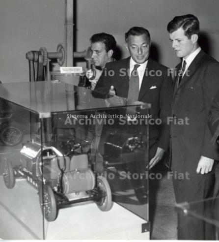   Edward Kennedy e Gianni Agnelli all\'Expo Italia \'61, Torino, 1961 (Archivio e centro storico Fiat, Archivio iconografico).

