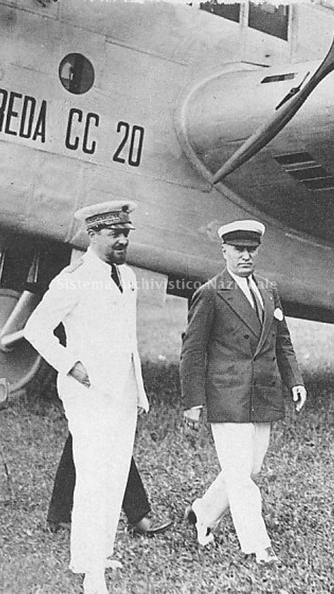   Italo Balbo e Benito Mussolini alla presentazione dell\'aereo "Breda CC 20", 1929 ca. (Fondazione Isec, fondo Breda).
