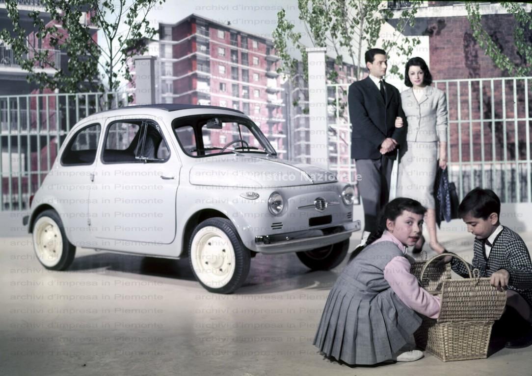   "Fiat 500", 1957 (Archivio e centro storico Fiat, Archivio iconografico).
