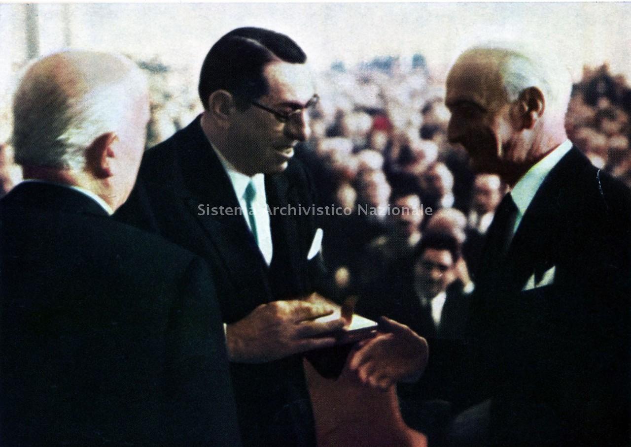 Il Presidente della Repubblica Antonio Segni nomina F. Cassani cavaliere del Lavoro, Roma, 1962 (Archivio storico SAME) 